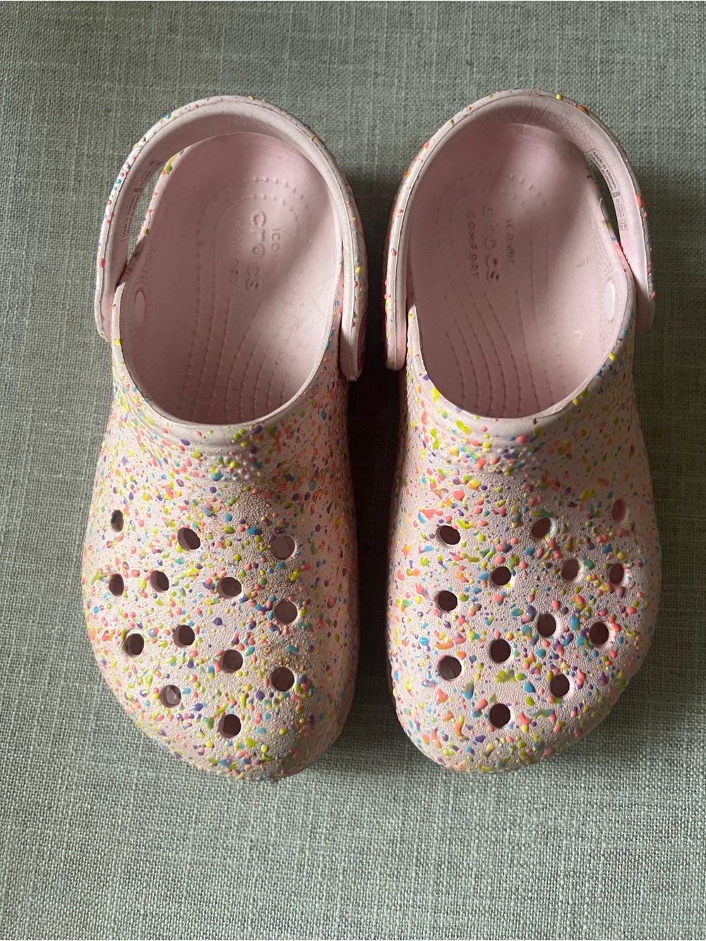 CROCS Pink confetti Clogs, girls/kids 13, casual outdoors playground whimsical